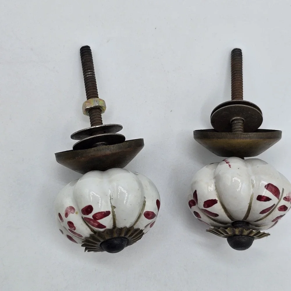 Lot Of 2 VINTAGE VICTORIAN‎ HAND PAINTED Cabibet Drawer Knobs